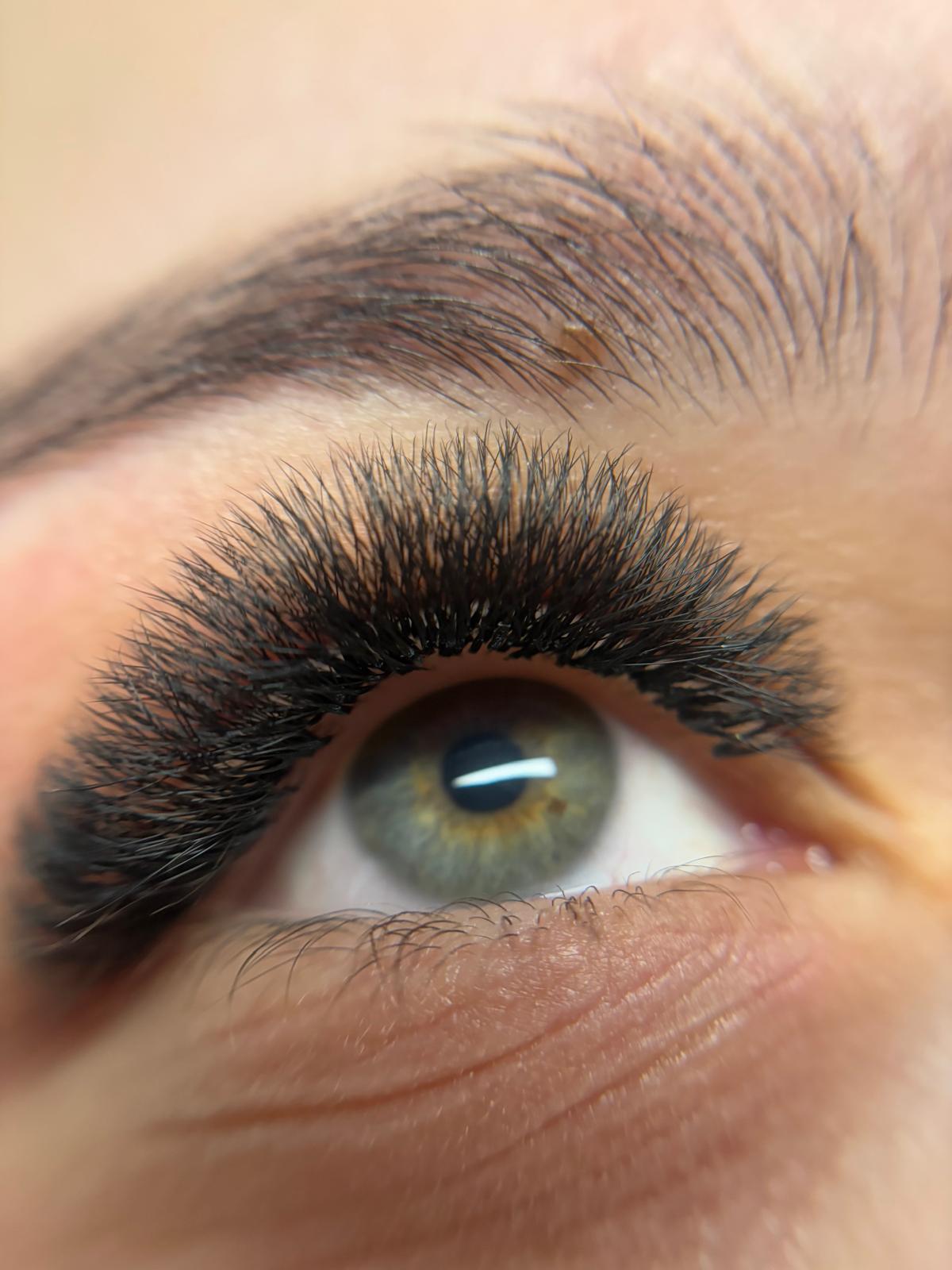 Black Clover Plus Lashes (5D) - Individual Lengths